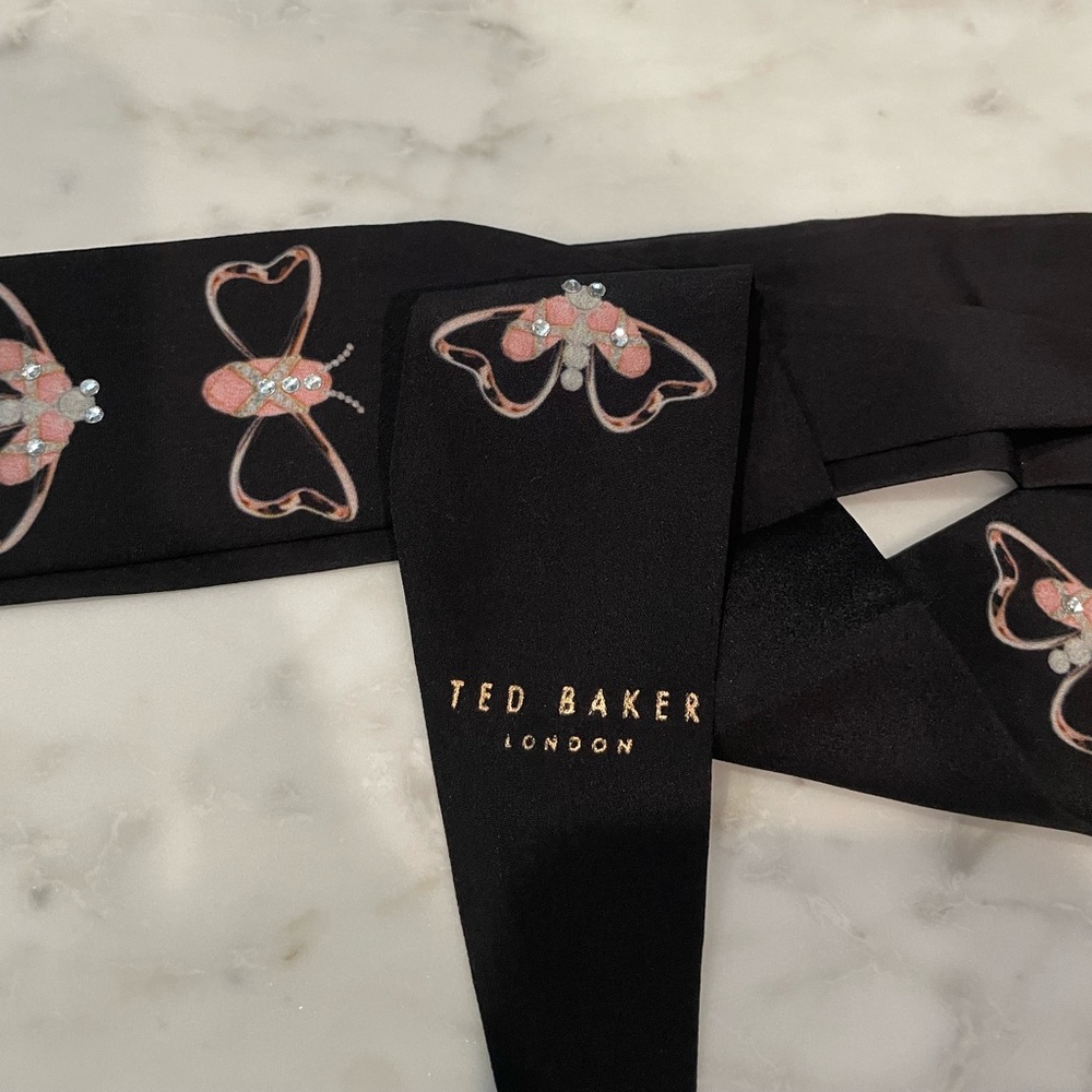 The cutest twilly bejeweled w rhinestones! Stay posh!